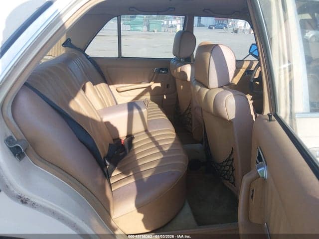 1983 MERCEDES-BENZ 240 D 8