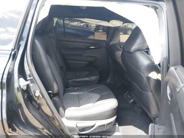 2024 TOYOTA HIGHLANDER XSE 8