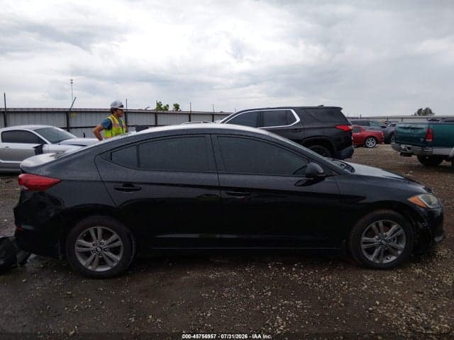 2017 HYUNDAI ELANTRA SE 13