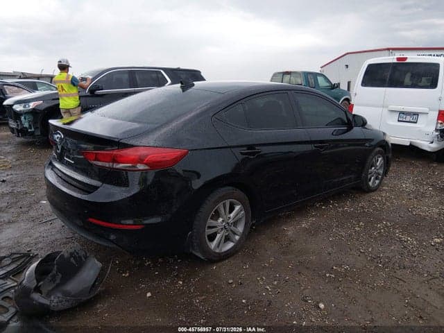 2017 HYUNDAI ELANTRA SE 4