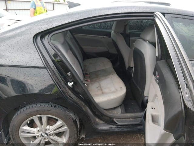 2017 HYUNDAI ELANTRA SE 8
