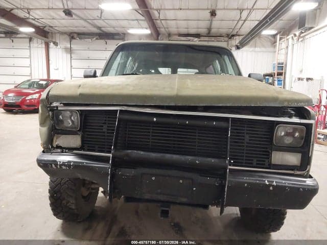 1983 CHEVROLET SUBURBAN K2 6