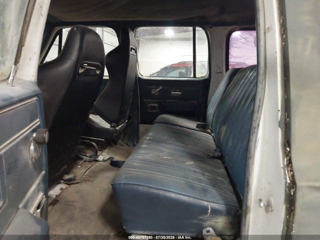 1983 CHEVROLET SUBURBAN K2 8