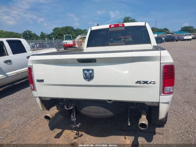 2018 RAM 1500 LARAMIE 4X4 6'4 BOX 16