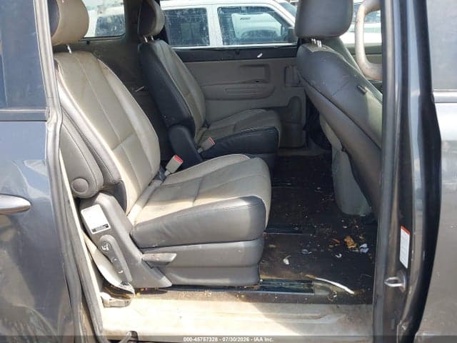 2017 KIA SEDONA LX 8