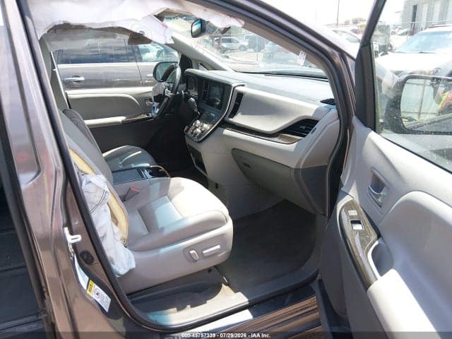 2017 TOYOTA SIENNA XLE 7 PASSENGER 5