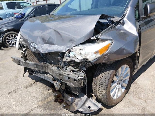 2017 TOYOTA SIENNA XLE 7 PASSENGER 6