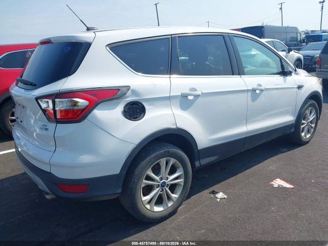 2017 FORD ESCAPE SE 4