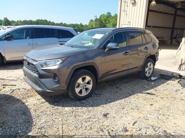 2021 TOYOTA RAV4 XLE 2