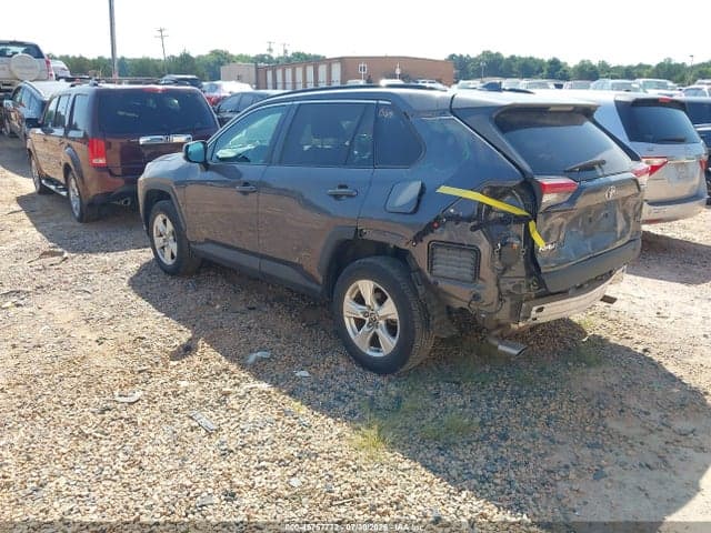 2021 TOYOTA RAV4 XLE 3