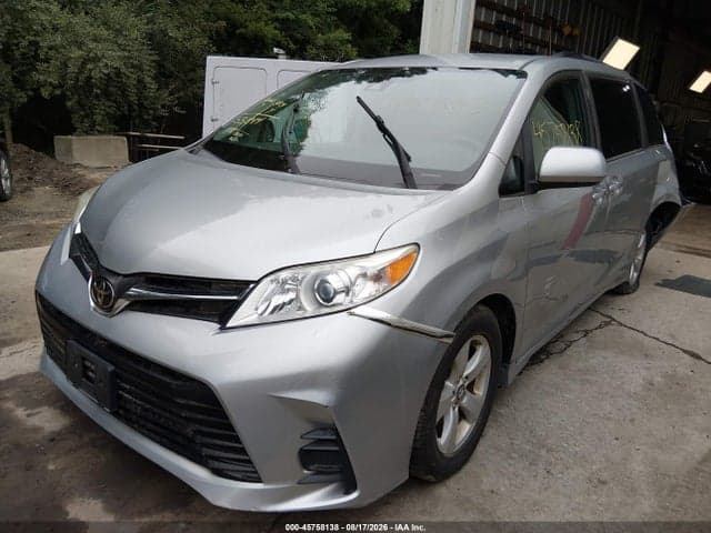 2019 TOYOTA SIENNA LE 8 PASSENGER 2