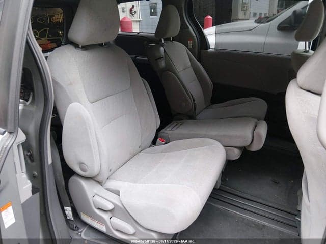 2019 TOYOTA SIENNA LE 8 PASSENGER 8