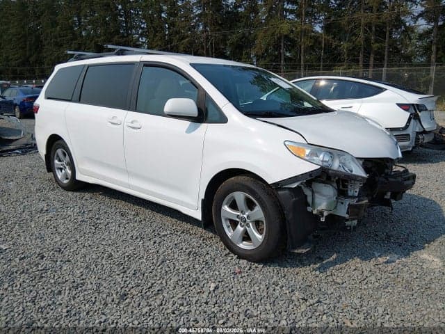 2018 TOYOTA SIENNA LE 8-PASSENGER - 1