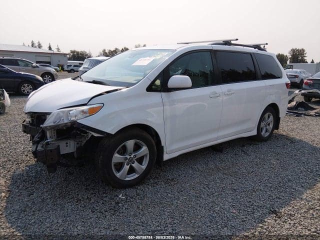2018 TOYOTA SIENNA LE 8-PASSENGER 2