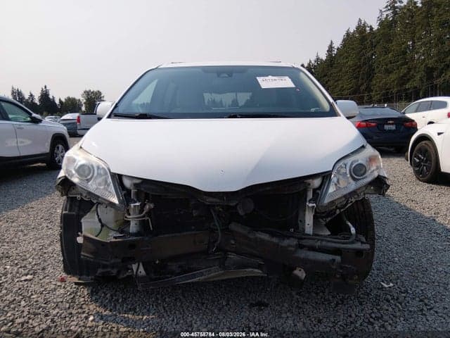 2018 TOYOTA SIENNA LE 8-PASSENGER 13