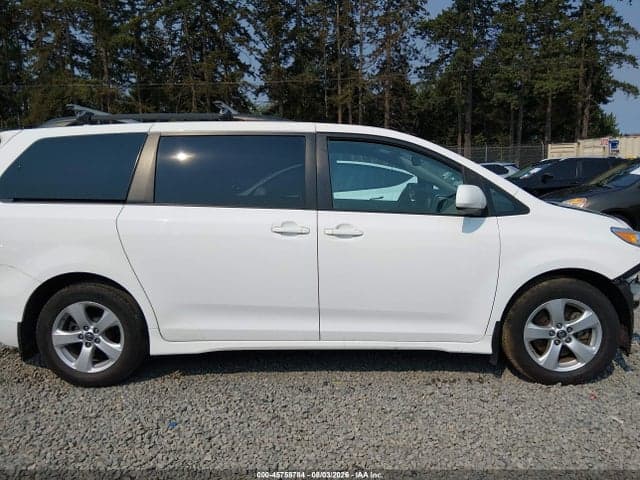 2018 TOYOTA SIENNA LE 8-PASSENGER 14