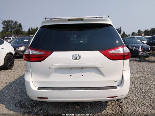 2018 TOYOTA SIENNA LE 8-PASSENGER 17