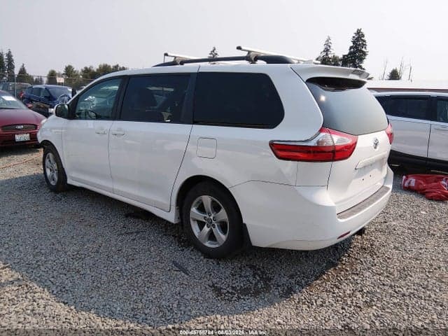 2018 TOYOTA SIENNA LE 8-PASSENGER 3