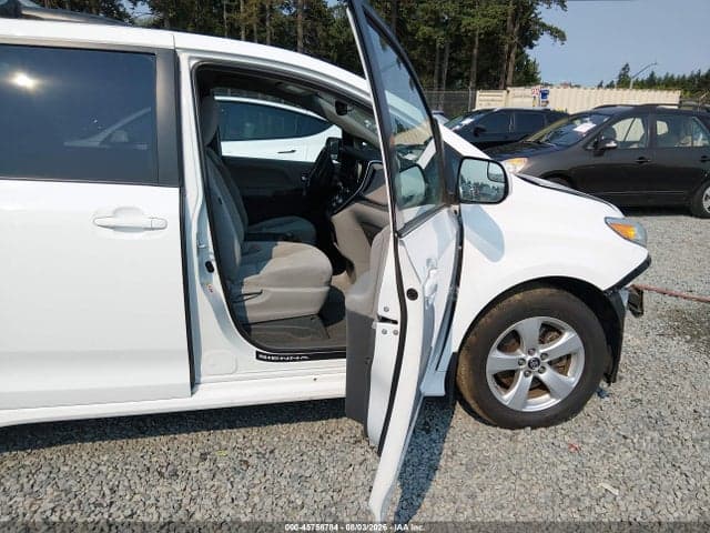 2018 TOYOTA SIENNA LE 8-PASSENGER 5