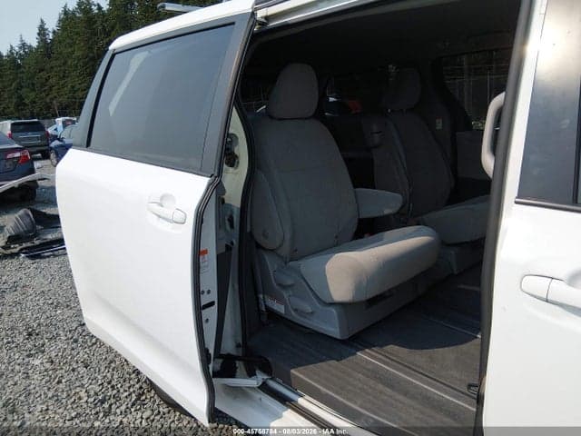 2018 TOYOTA SIENNA LE 8-PASSENGER 8