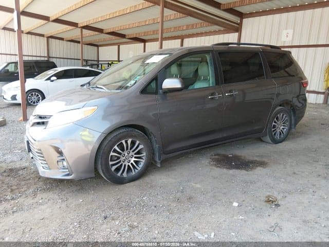 2018 TOYOTA SIENNA XLE 8 PASSENGER 2
