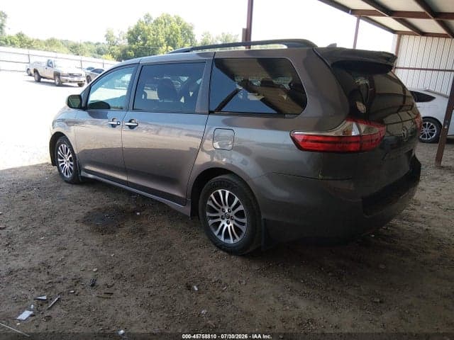 2018 TOYOTA SIENNA XLE 8 PASSENGER 3