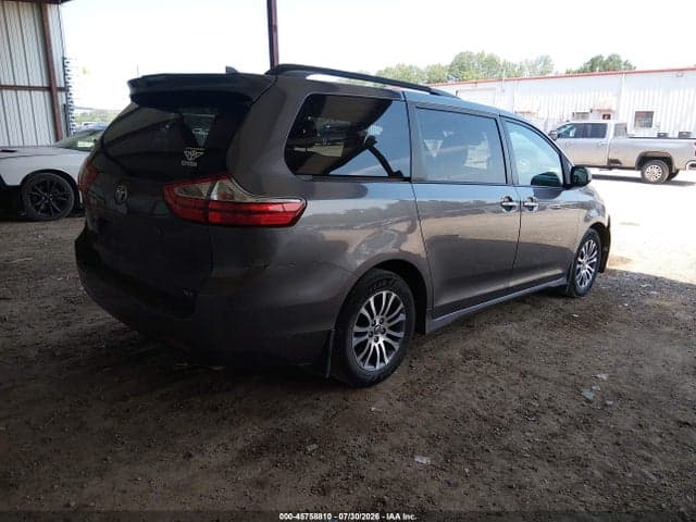 2018 TOYOTA SIENNA XLE 8 PASSENGER 4