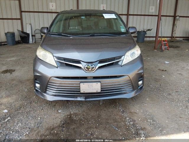 2018 TOYOTA SIENNA XLE 8 PASSENGER 6