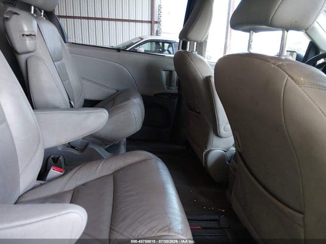 2018 TOYOTA SIENNA XLE 8 PASSENGER 8