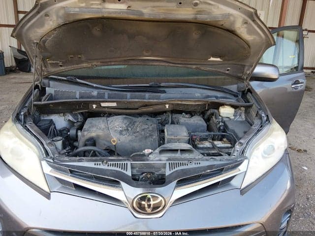 2018 TOYOTA SIENNA XLE 8 PASSENGER 10