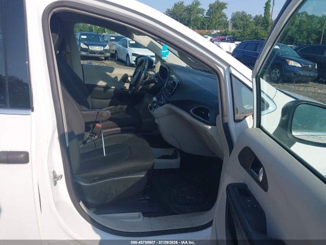 2020 CHRYSLER VOYAGER L 5