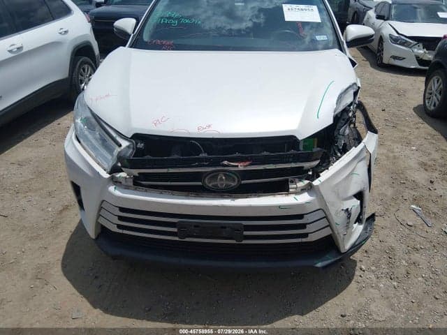 2018 TOYOTA HIGHLANDER LE 13