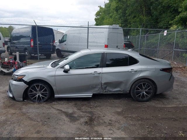 2021 TOYOTA CAMRY SE 14