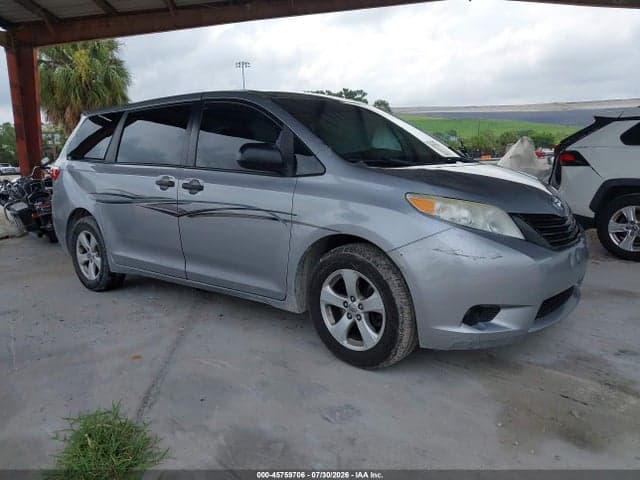 2017 TOYOTA SIENNA L 7 PASSENGER 1