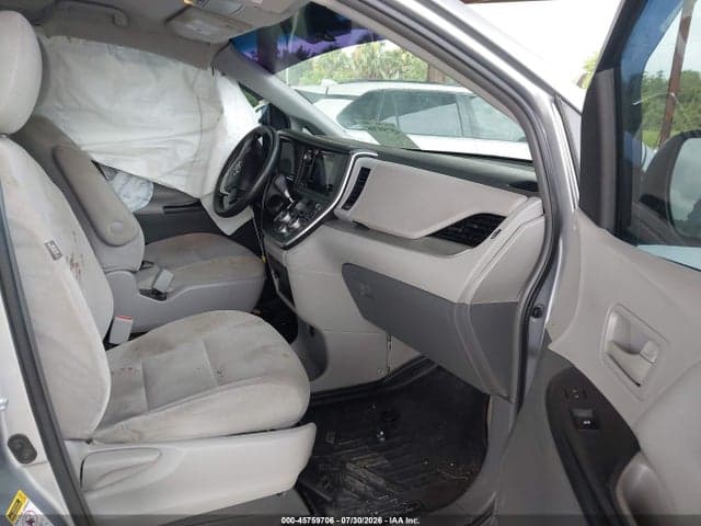 2017 TOYOTA SIENNA L 7 PASSENGER 5