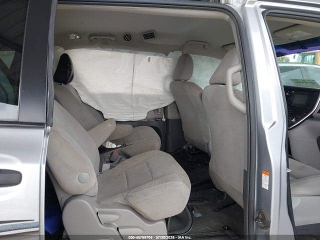 2017 TOYOTA SIENNA L 7 PASSENGER 8