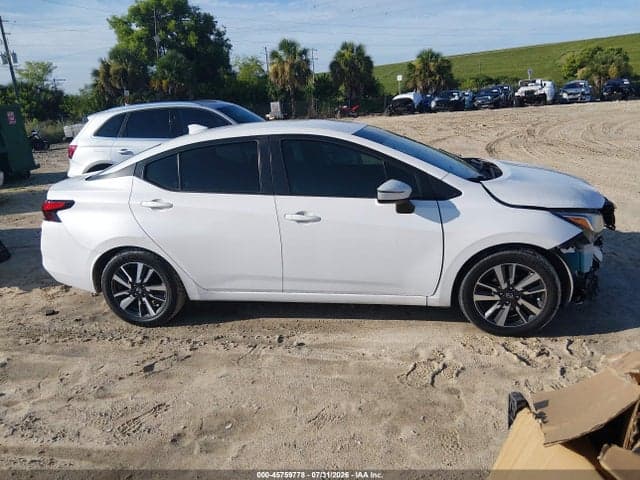 2021 NISSAN VERSA SV XTRONIC CVT 14