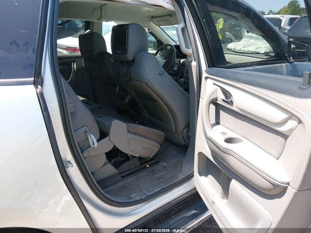 2017 CHEVROLET TRAVERSE LS 8