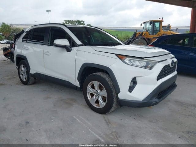 2019 TOYOTA RAV4 XLE 1