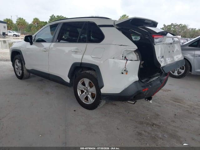 2019 TOYOTA RAV4 XLE 3