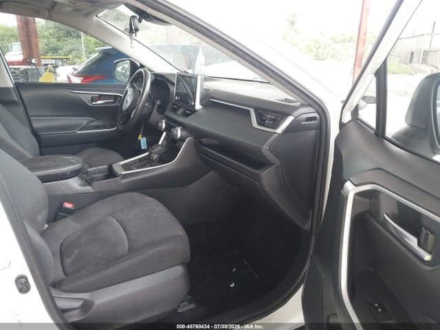 2019 TOYOTA RAV4 XLE 5