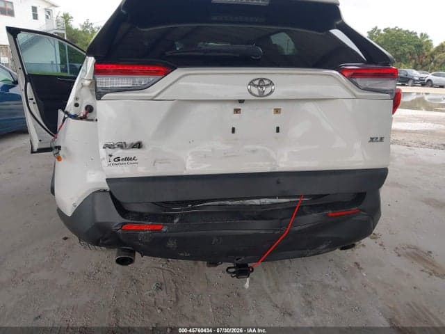 2019 TOYOTA RAV4 XLE 6