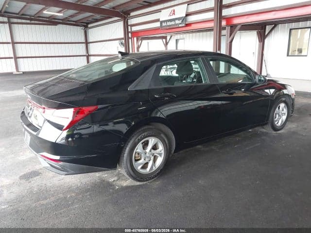 2023 HYUNDAI ELANTRA SE 4