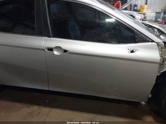 2019 TOYOTA CAMRY SE 18
