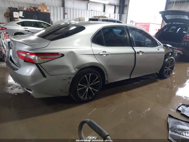 2019 TOYOTA CAMRY SE 4