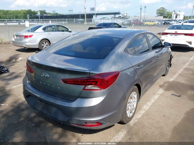 2019 HYUNDAI ELANTRA SE 4
