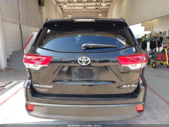 2018 TOYOTA HIGHLANDER XLE 16