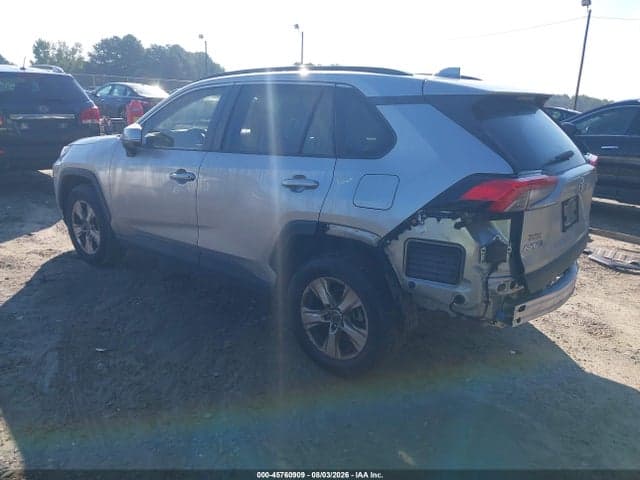 2019 TOYOTA RAV4 XLE 3