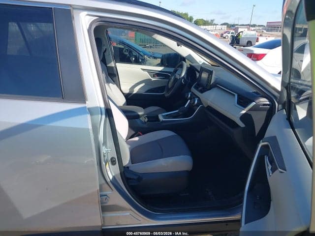 2019 TOYOTA RAV4 XLE 5