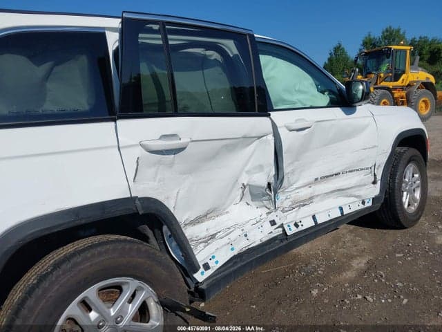 2025 JEEP GRAND CHEROKEE LAREDO 4X4 18